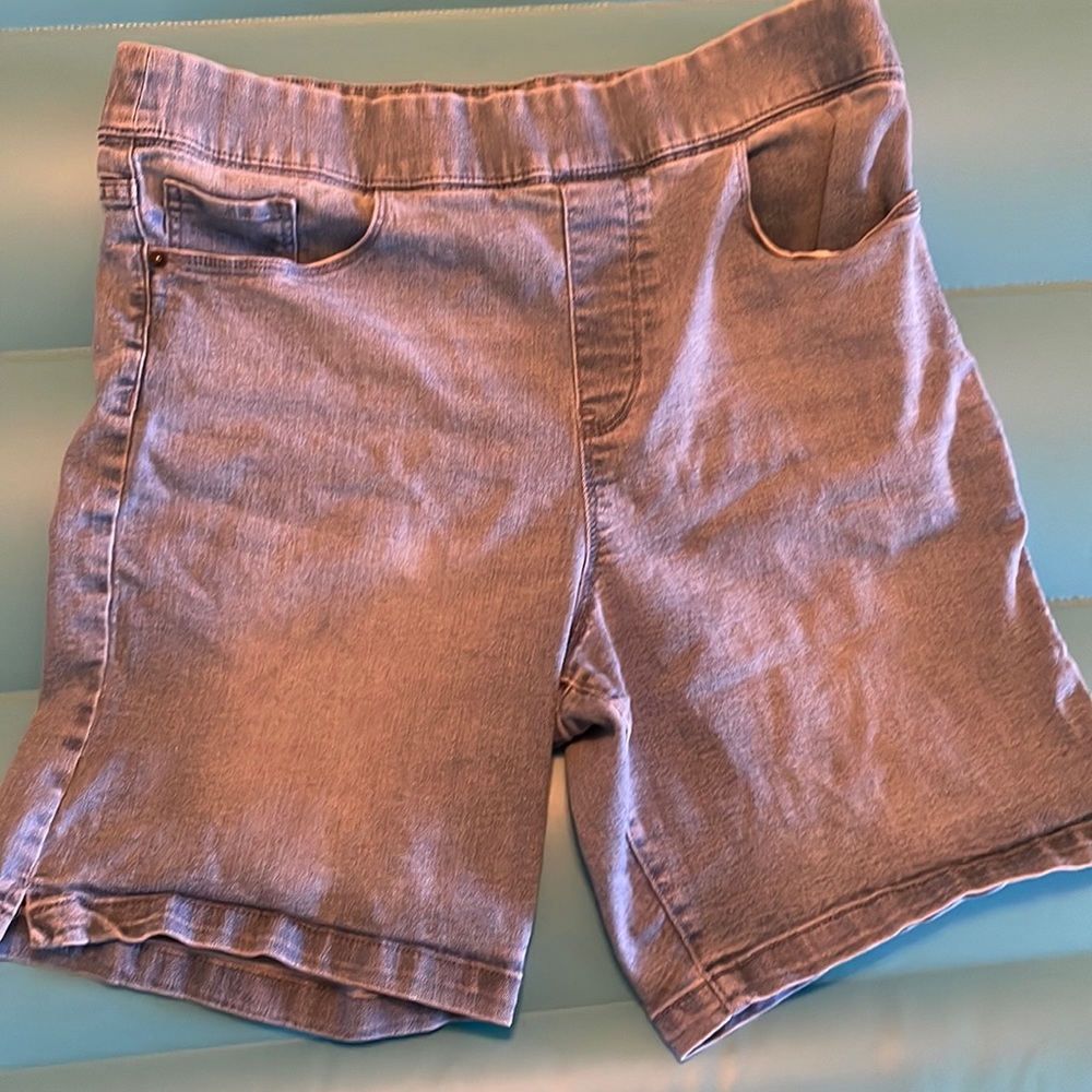 DKNY Bermuda shorts